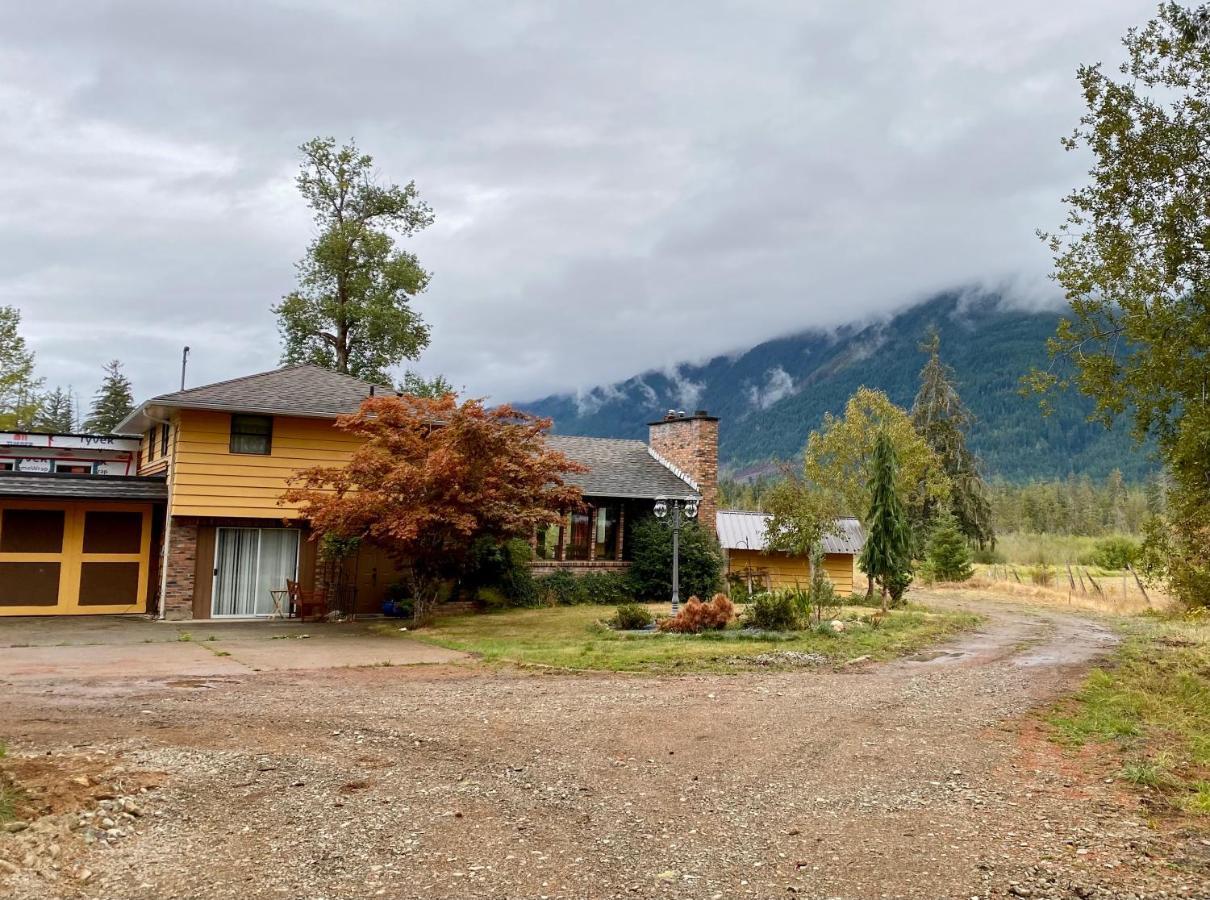 The Country Barn Villa Port Alberni Exterior photo